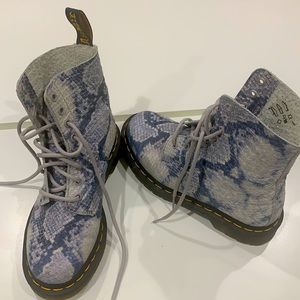 Like new Pascal Snake Dr Martens